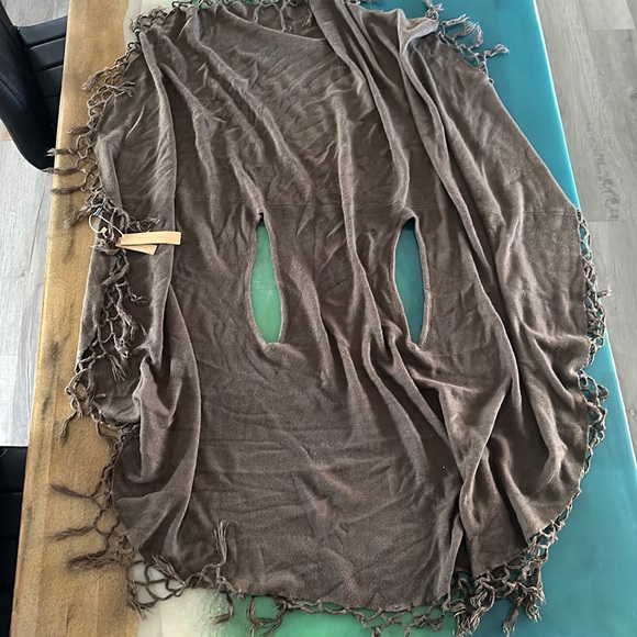 LOOK Shawl, two arm holes, wrap around - Picture 5 of 9